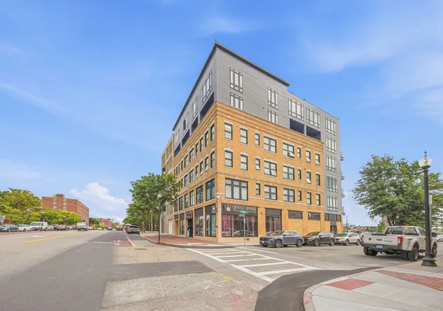 Photo 3 of Condo for sale at 1950 Washington St #3F, Boston, MA 02118 | MLS# 73581128 | Listing updated on 2026-09-29