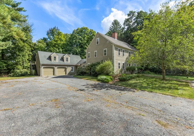 Single family home for sale at 609 Oxford St S, Auburn, MA 01501 | MLS# 73582354