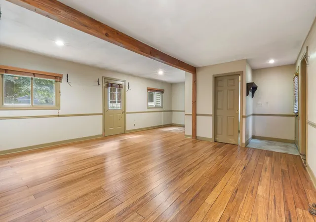 Photo 3 of Single family home for sale at 609 Oxford St S, Auburn, MA 01501 | MLS# 73582354 | Listing updated on 2026-10-08