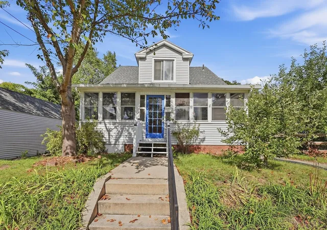 Photo 1 of Sale Pending at 31 Gates St, Holyoke, MA 01040 | MLS# 73582080 | Listing updated on 2026-10-14