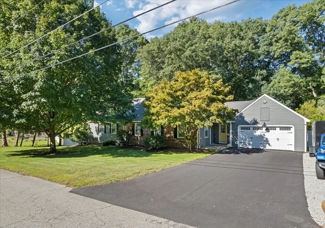 Photo 3 of Single family home for sale at 101 Newell Dr, Cumberland, RI 02864 | MLS# 73588083 | Listing updated on 2026-10-17