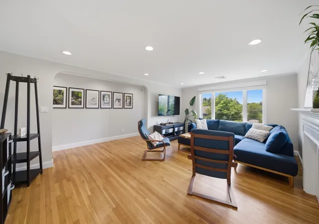 Photo 4 of Sale Pending at 18 Travis Dr, Chestnut Hill, MA 02467 | MLS# 73574921 | Listing updated on 2026-09-19