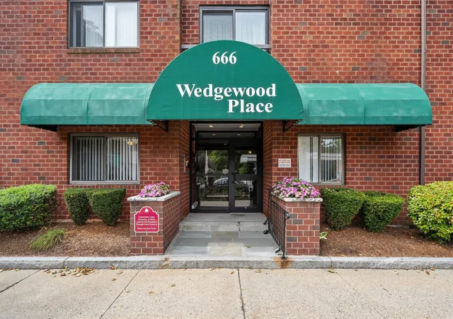 Condo for sale at 666 Main St #310, Winchester, MA 01890 | MLS# 73575558