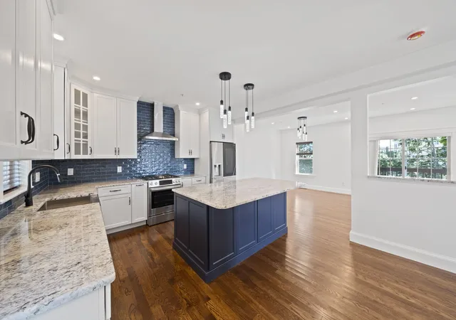 Listing Photo 4 - Condo for sale in building located at 248 Presidents Ln, Quincy, MA 02169 - Unit #6