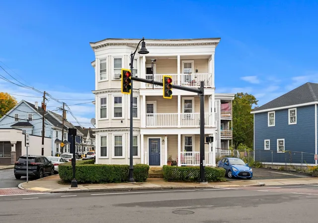 Photo 2 of Condo for sale at 401 Cabot St #4, Beverly, MA 01915 | MLS# 73587833 | Listing updated on 2026-10-11