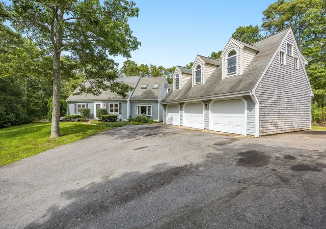 Photo 3 of Single family home for sale at 184 Wakeby Rd, Marstons Mills, MA 02648 | MLS# 73574478 | Listing updated on 2026-10-23