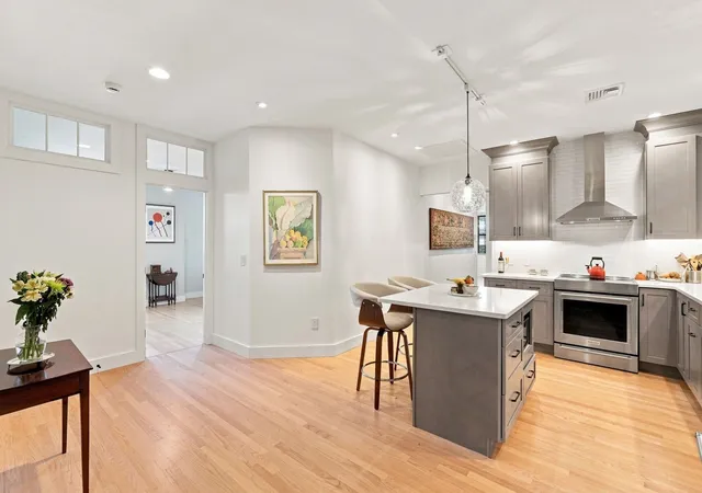 Listing Photo 4 - Condo for sale in building located at 17 Hawley St, Northampton, MA 01060 - Unit #201