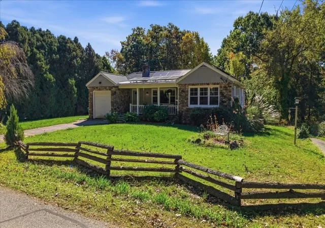 Photo 3 of Single family home for sale at 131 Henry St, Uxbridge, MA 01569 | MLS# 73587640 | Listing updated on 2026-10-11