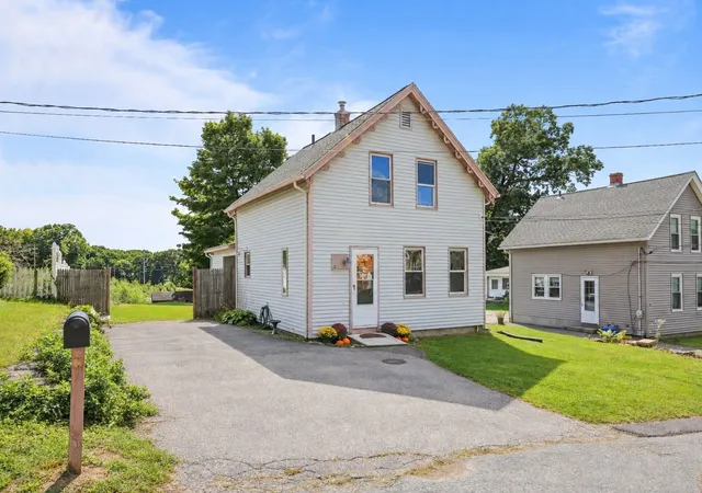 Photo 3 of Single family home for sale at 12 Brightside St, Millbury, MA 01527 | MLS# 73582157 | Listing updated on 2026-10-09