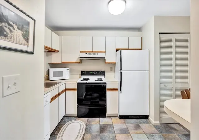 Listing Photo 5 - Condo for sale in building located at 104 Eaton Ln, Brewster, MA 02631 - Unit #104
