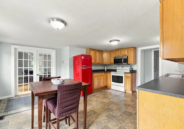 Photo 3 of Single family home for sale at 4 Hale St, Winchendon, MA 01475 | MLS# 73584873 | Listing updated on 2026-10-04