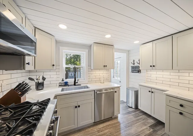 Photo 3 of Single family home for sale at 338 Green St, North Weymouth, MA 02191 | MLS# 73581816 | Listing updated on 2026-10-06