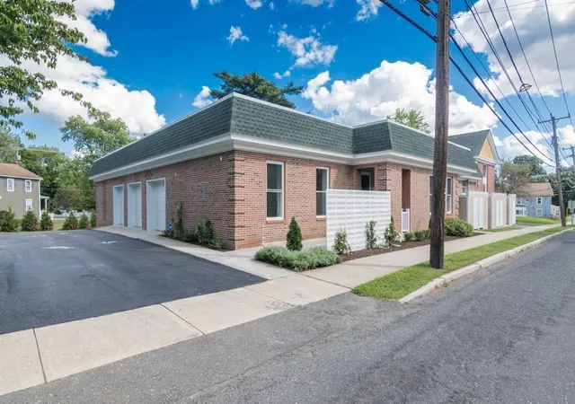 Photo 3 of Condo for sale at 27 Bardwell St #5, South Hadley, MA 01075 | MLS# 73571178 | Listing updated on 2026-10-15