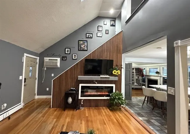 Photo 2 of Sale Pending at 123 S Jewett St, Manchester, NH 03103 | MLS# 73581244 | Listing updated on 2026-09-28