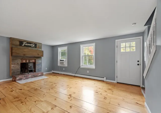 Photo 3 of Single family home for sale at 104 Sawyer St, Gardner, MA 01440 | MLS# 73587871 | Listing updated on 2026-10-11