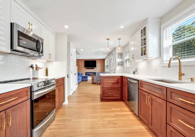 Photo 3 of Single family home for sale at 22 Hobson Ave, Wilmington, MA 01887 | MLS# 73589535 | Listing updated on 2026-10-12