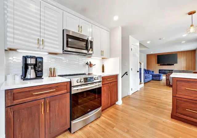 Photo 3 of Single family home for sale at 22 Hobson Ave, Wilmington, MA 01887 | MLS# 73589535 | Listing updated on 2026-10-12