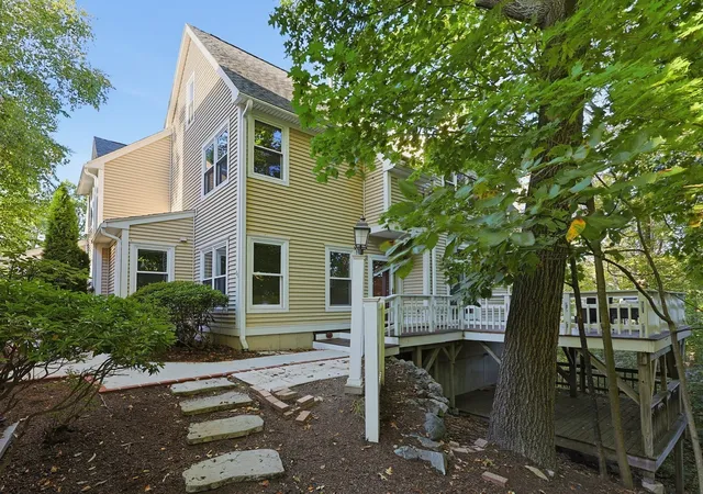 Listing Photo 1 - Condo for sale in building located at 85 Hammond Pl, Woburn, MA 01801 - Unit #85
