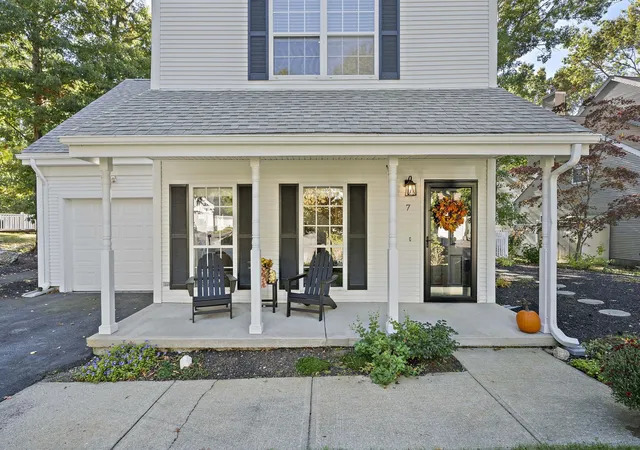 Photo 3 of Single family home for sale at 7 Ouimet Ln, Foxboro, MA 02035 | MLS# 73588919 | Listing updated on 2026-10-13