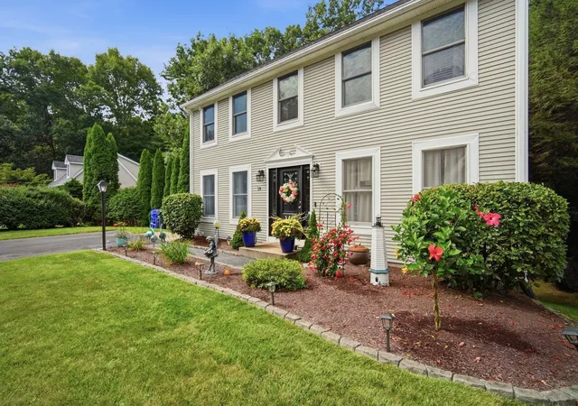 Photo 3 of Sale Pending at 19 Stephanie Cir, Springfield, MA 01129 | MLS# 73571813 | Listing updated on 2026-09-23