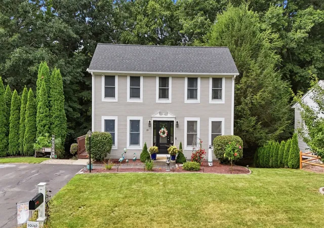 Photo 4 of Sale Pending at 19 Stephanie Cir, Springfield, MA 01129 | MLS# 73571813 | Listing updated on 2026-09-23