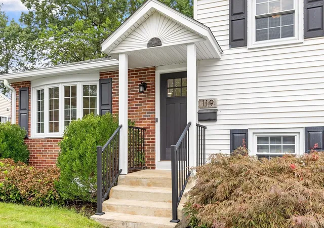 Photo 2 of Sale Pending at 119 Smith St, Leominster, MA 01453 | MLS# 73572789 | Listing updated on 2026-09-19