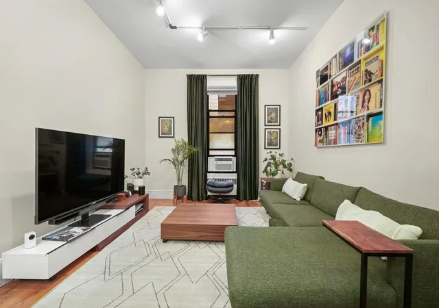Photo 3 of Condo for sale at 271 Dartmouth St #4E, Boston, MA 02116 | MLS# 73580458 | Listing updated on 2026-09-25