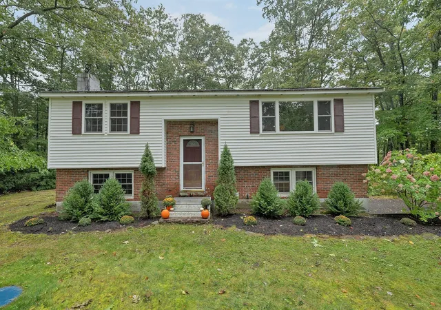Photo 2 of Sale Pending at 9 Epping Woods Rd, Epping, NH 03042 | MLS# 73583222 | Listing updated on 2026-10-08