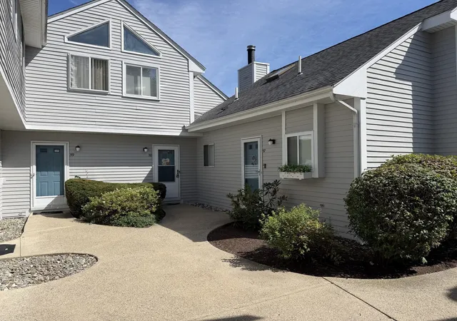 Photo 3 of Sale Pending at 213 Lake St #62, East Weymouth, MA 02189 | MLS# 73579597 | Listing updated on 2026-10-14