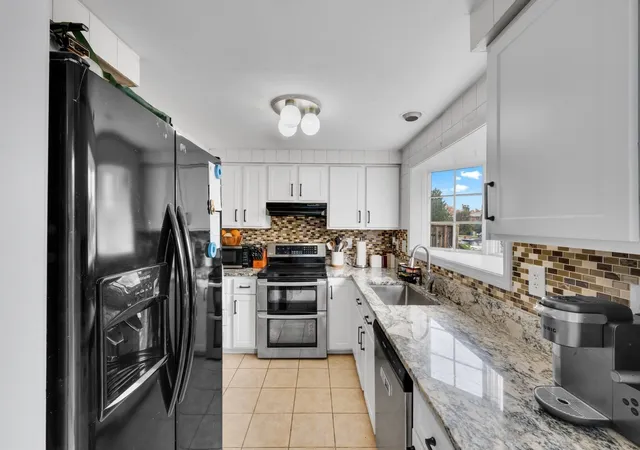 Listing Photo 5 - Condo for sale in building located at 5 Mayberry Dr, Westborough, MA 01581 - Unit #G