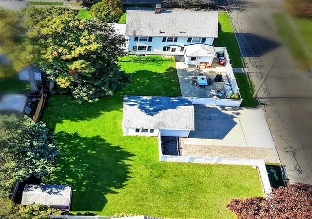 Photo 3 of Single family home for sale at 21 Elm St, Melrose, MA 02176 | MLS# 73587409 | Listing updated on 2026-10-29