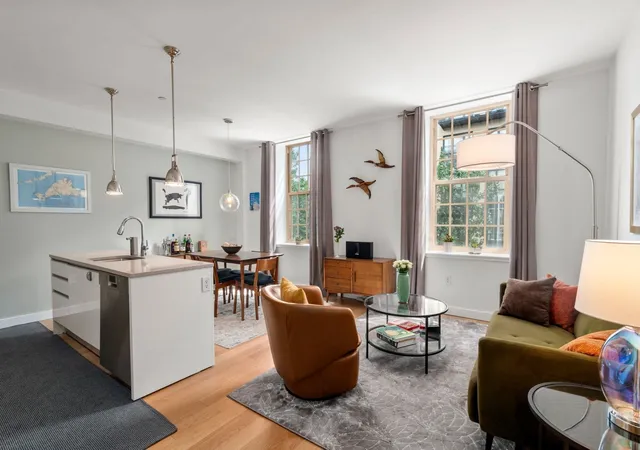 Listing Photo 1 - Condo for sale in building located at 7 Warren, Boston, MA 02116 - Unit #15
