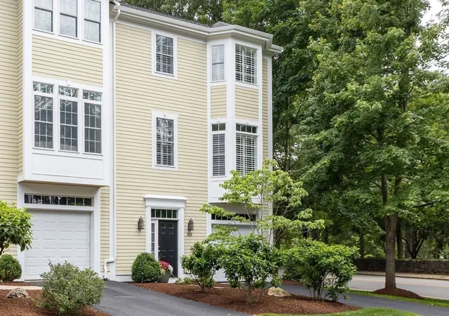 Photo 3 of Condo for sale at 923 Lagrange #923, West Roxbury, MA 02132 | MLS# 73573776 | Listing updated on 2026-09-17
