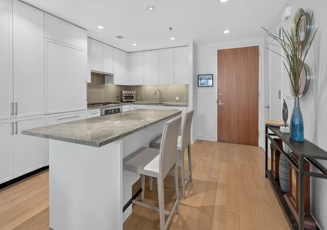 Photo 4 of Condo for sale at 580 Washington St #1410, Boston, MA 02111 | MLS# 73573573 | Listing updated on 2026-09-12
