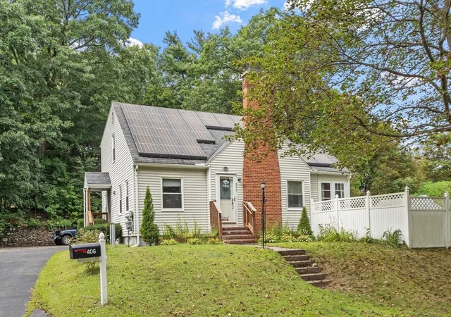 Single family home for sale at 406 Lincoln St, Fitchburg, MA 01420 | MLS# 73574071