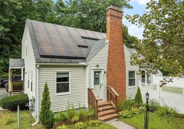 Photo 2 of Single family home for sale at 406 Lincoln St, Fitchburg, MA 01420 | MLS# 73574071 | Listing updated on 2026-09-13