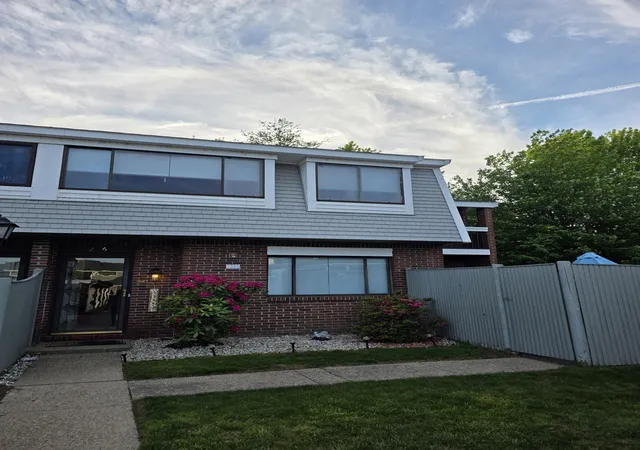 Condo for sale at 206 Greenbrook Dr #206, Stoughton, MA 02072 | MLS# 73585771