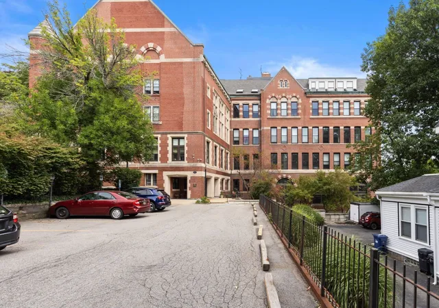 Listing Photo 2 - Condo for sale in building located at 76 Elm St, Belmont, MA 02130 - Unit #203