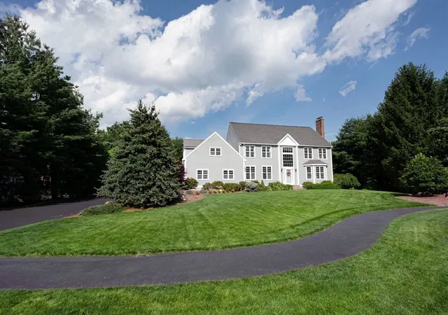 Photo 3 of Single family home for sale at 9 Fieldstone Dr, Shrewsbury, MA 01545 | MLS# 73568363 | Listing updated on 2026-09-06