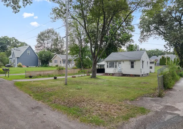 Photo 3 of Sale Pending at 20 Overlook Ave, Shrewsbury, MA 01545 | MLS# 73572805 | Listing updated on 2026-09-29