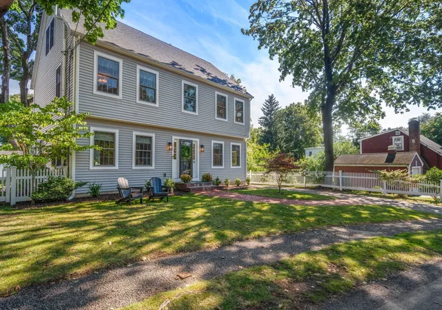 Photo 2 of Single family home for sale at 36 Thorpe Rd, Needham Heights, MA 02494 | MLS# 73572579 | Listing updated on 2026-09-10