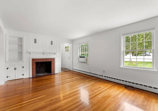 Photo 3 of Single family home for sale at 369 Main St, Holden, MA 01520 | MLS# 73575671 | Listing updated on 2026-09-14