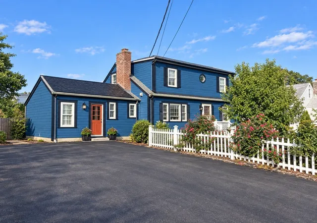 Photo 2 of Single family home for sale at 91 Grove St, Waltham, MA 02453 | MLS# 73572700 | Listing updated on 2026-09-11