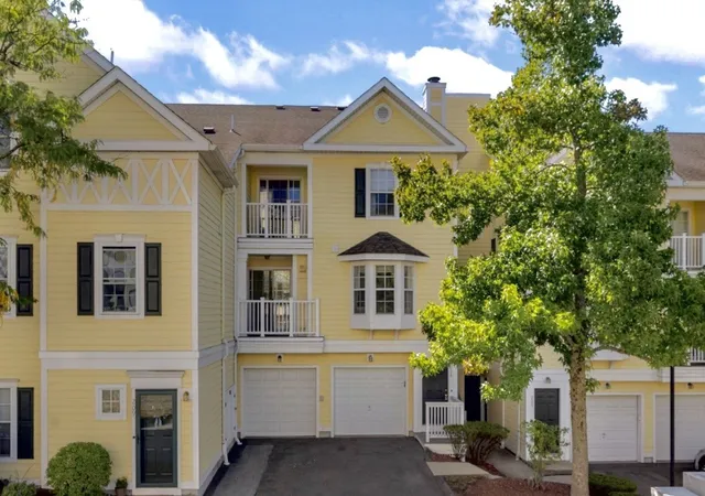 Condo for sale at 208 Gazebo Cir #208, Reading, MA 01867 | MLS# 73581564