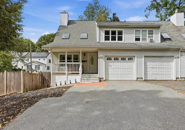 Photo 2 of Single family home for sale at 8 Guilford St, Worcester, MA 01606 | MLS# 73587494 | Listing updated on 2026-10-14