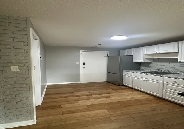 Listing Photo 4 - Condo for sale in building located at 154 2Nd St, Framingham, MA 01702 - Unit #210