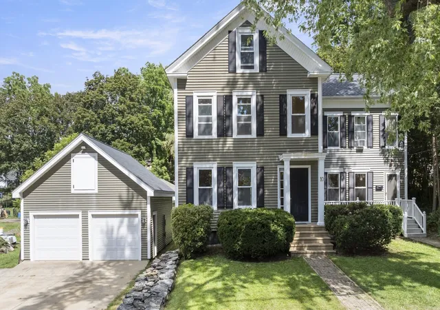 Photo 2 of Single family home for sale at 10 Spring St, North Brookfield, MA 01535 | MLS# 73575996 | Listing updated on 2026-09-19