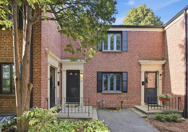 Listing Photo 2 - Condo for sale in building located at 117 Pierce Rd, Watertown, MA 02472 - Unit #117