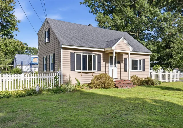 Photo 2 of Single family home for sale at 6 Pleasant St, Chelmsford, MA 01824 | MLS# 73574356 | Listing updated on 2026-09-15