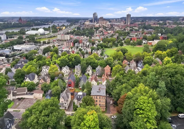 Listing Photo 4 - Condo for sale in building located at 40 Warriner Ave, Springfield, MA 01108
